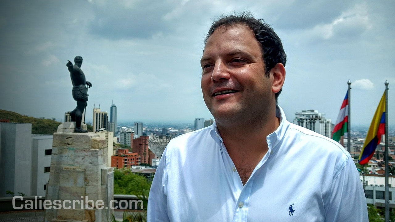 Andrés Santamaría reaparece y no descarta una candidatura
