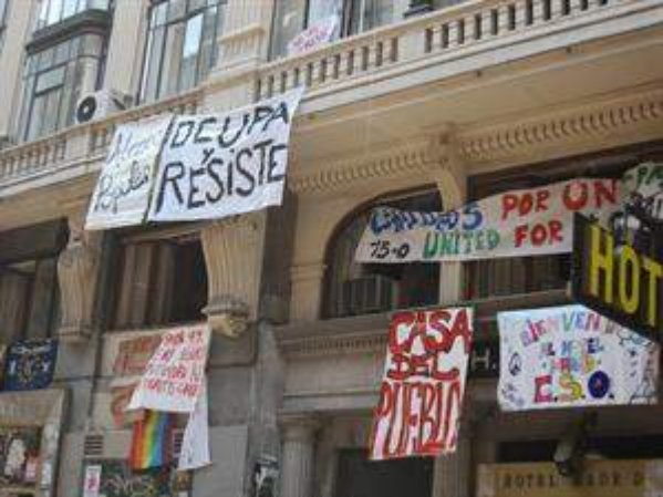 Indignados ocupan hotel en Madrid