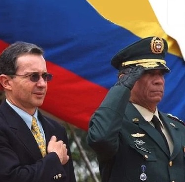 Alvaro Uribe y el General Mora