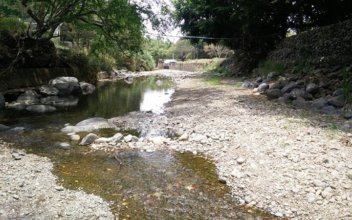 escaces-agua