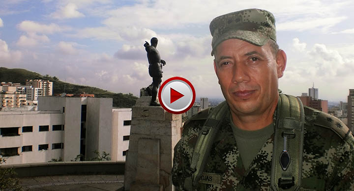 coronel-comandante-play