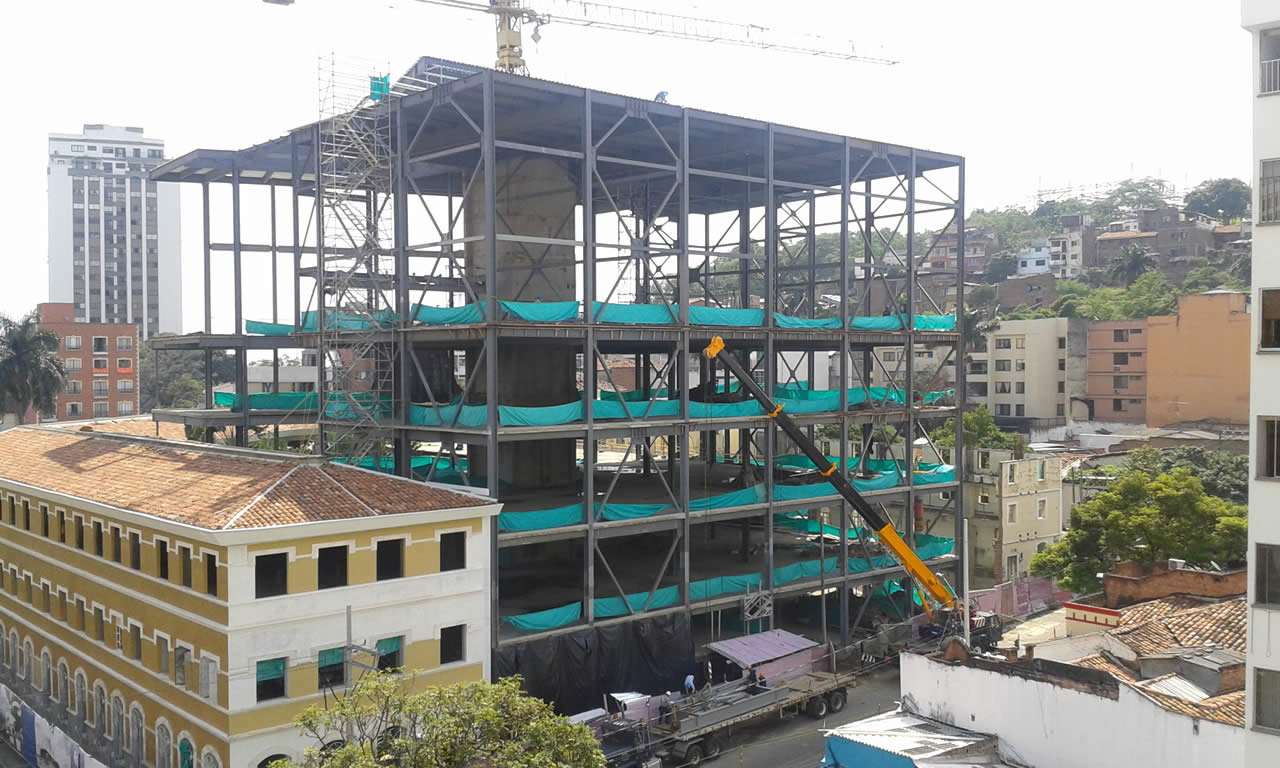 Urge la evaluación de impacto ambiental y de movilidad que proponga el responsable de la obra del Centro Comercial, con 2 salas de cine en altura