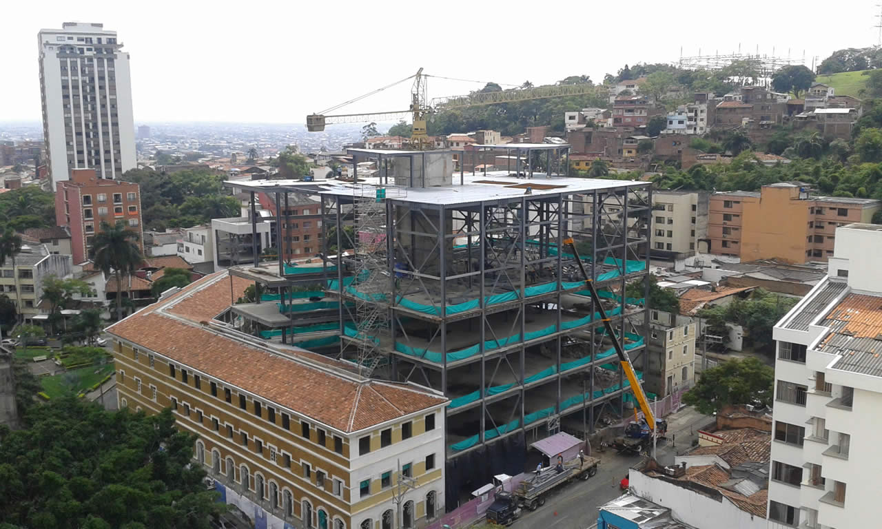 Observe proyectando la mirada, como se afectó el cono visual desde el parque de El Peñón a la Estatua de Sebastián de Belalcazar y viceversa.
