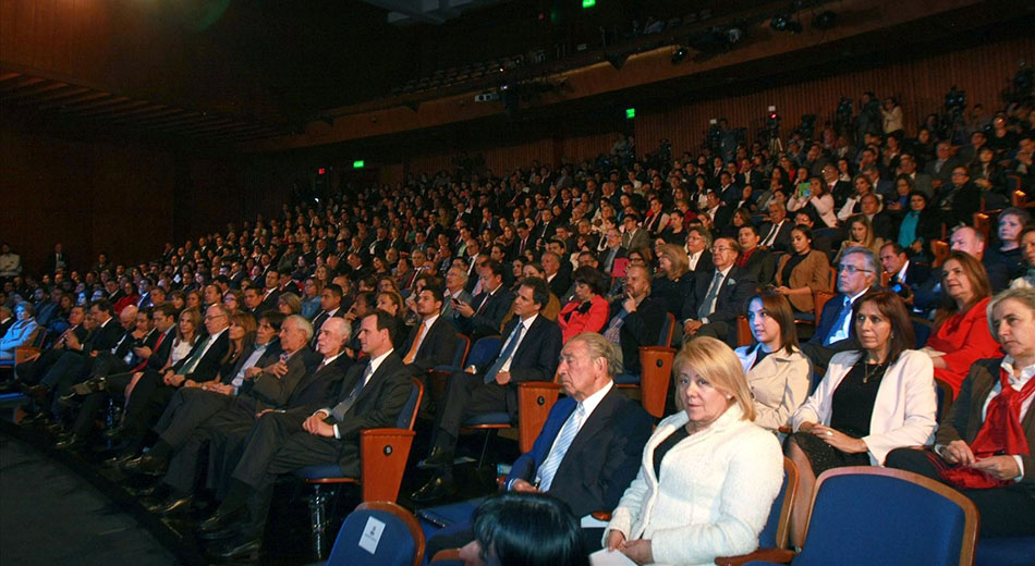 Fotografía teatro Bellas Artes de Cafam en Bogotá durante ceremonia Premio nacional de Periodismo CPB 2016