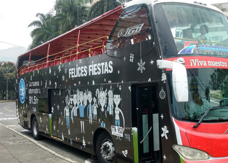El bus de dos pisos de Coomepal, sigue celebrando