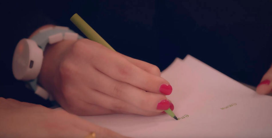 Pulsera que neutraliza los temblores del Parkinson