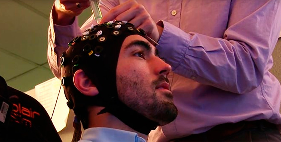 Científicos desarrollan técnica al estilo Matrix – alimentando directamente al cerebro