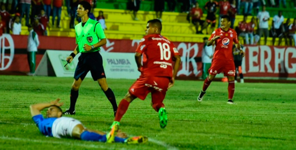 América sigue ganando en la Copa Águila