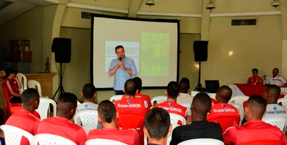 América busca que sus jugadores tengan una educación superior