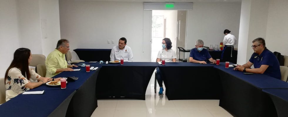 Dr Carlos Felipe Lopez