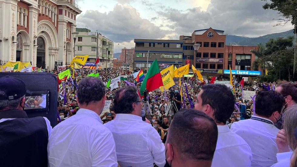 Petro llega a Antioquia y Rodolfo reta