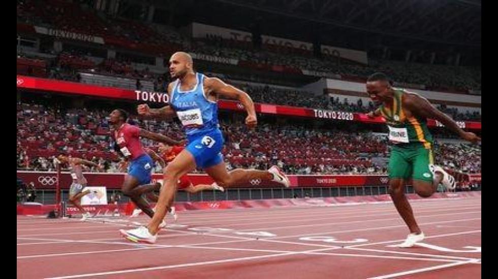 Atletas de estado frente a atletas becados