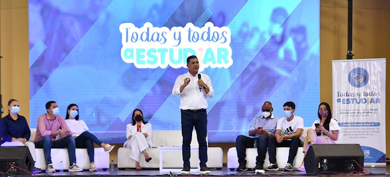 Beneficiarios de todos y todas a estudiar